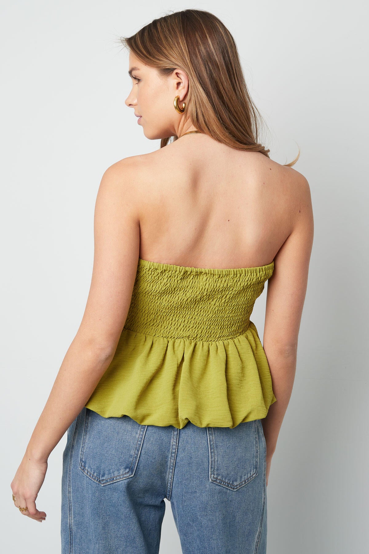 Stylish Sleeveless Tops for Effortless Summer Elegance