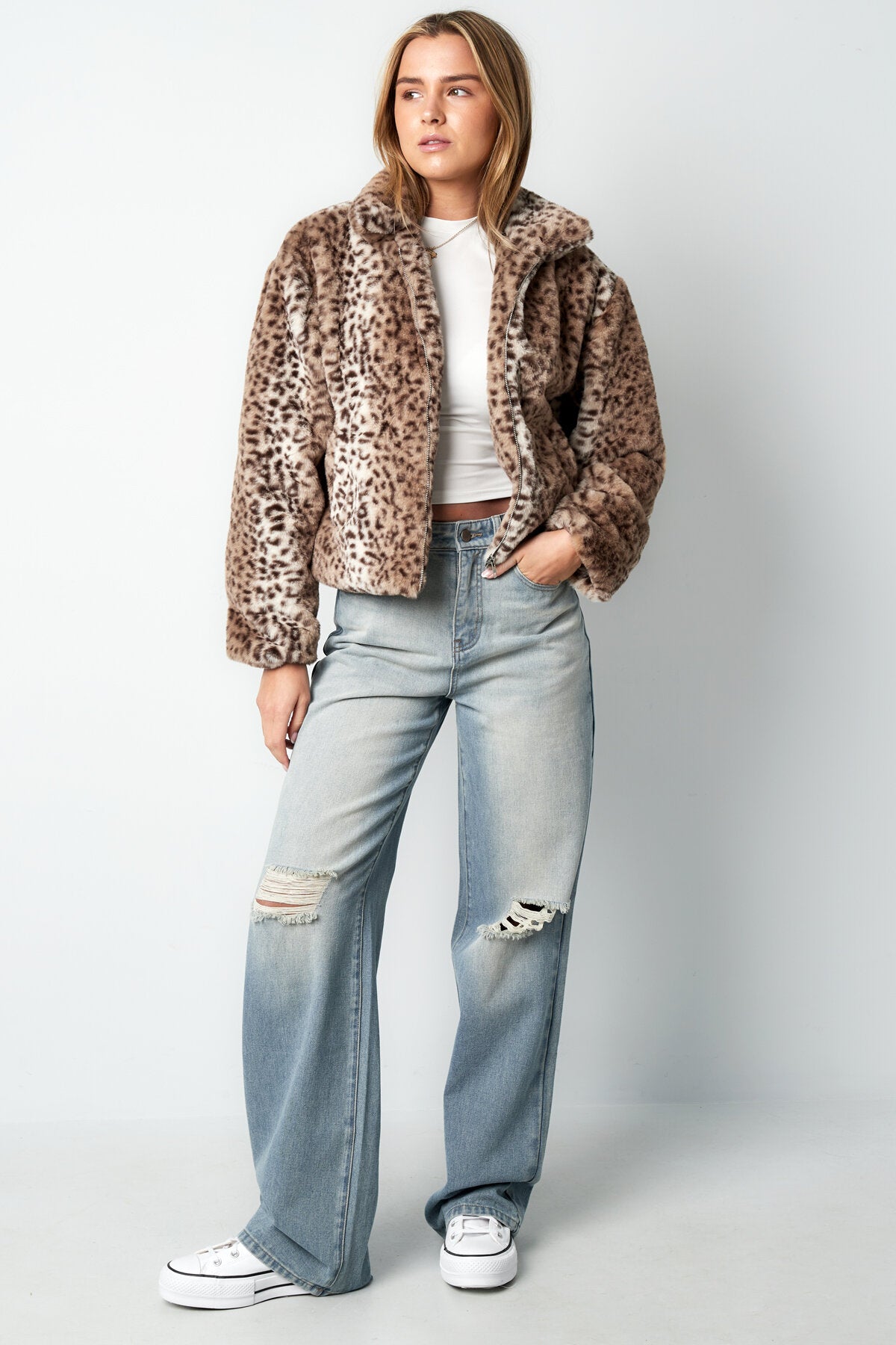 Elegant Beige Jacket for Versatile Styling