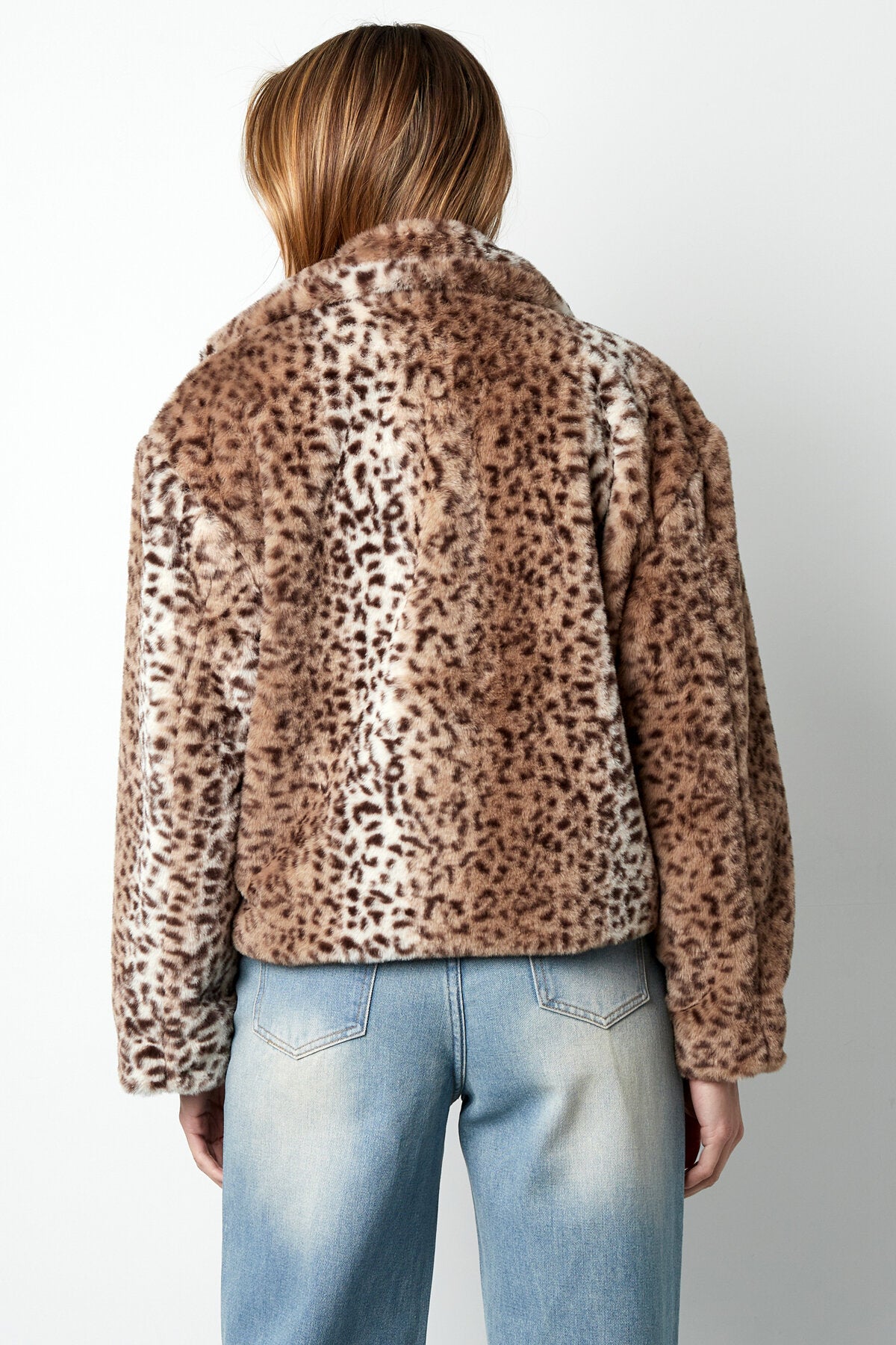 Elegant Beige Jacket for Versatile Styling