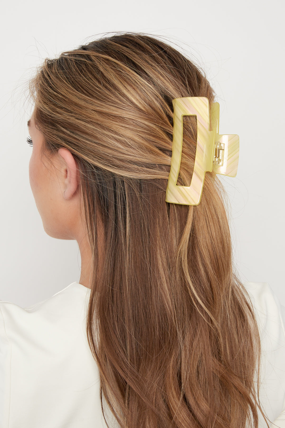Chic Imitation Acetate Hair Claw for Spring/Summer