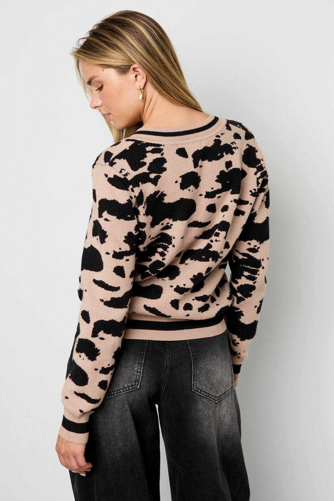 Gimme Khaki & Off-White Knit Sweaters for Fall/Winter