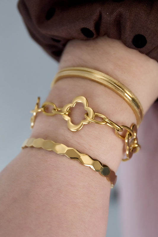 Elegant Stainless Steel Bangle for Everyday Wear
