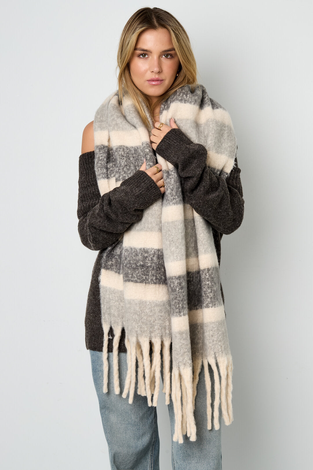 Soft & Stylish Winter Scarf for Women - Stay Warm in Style