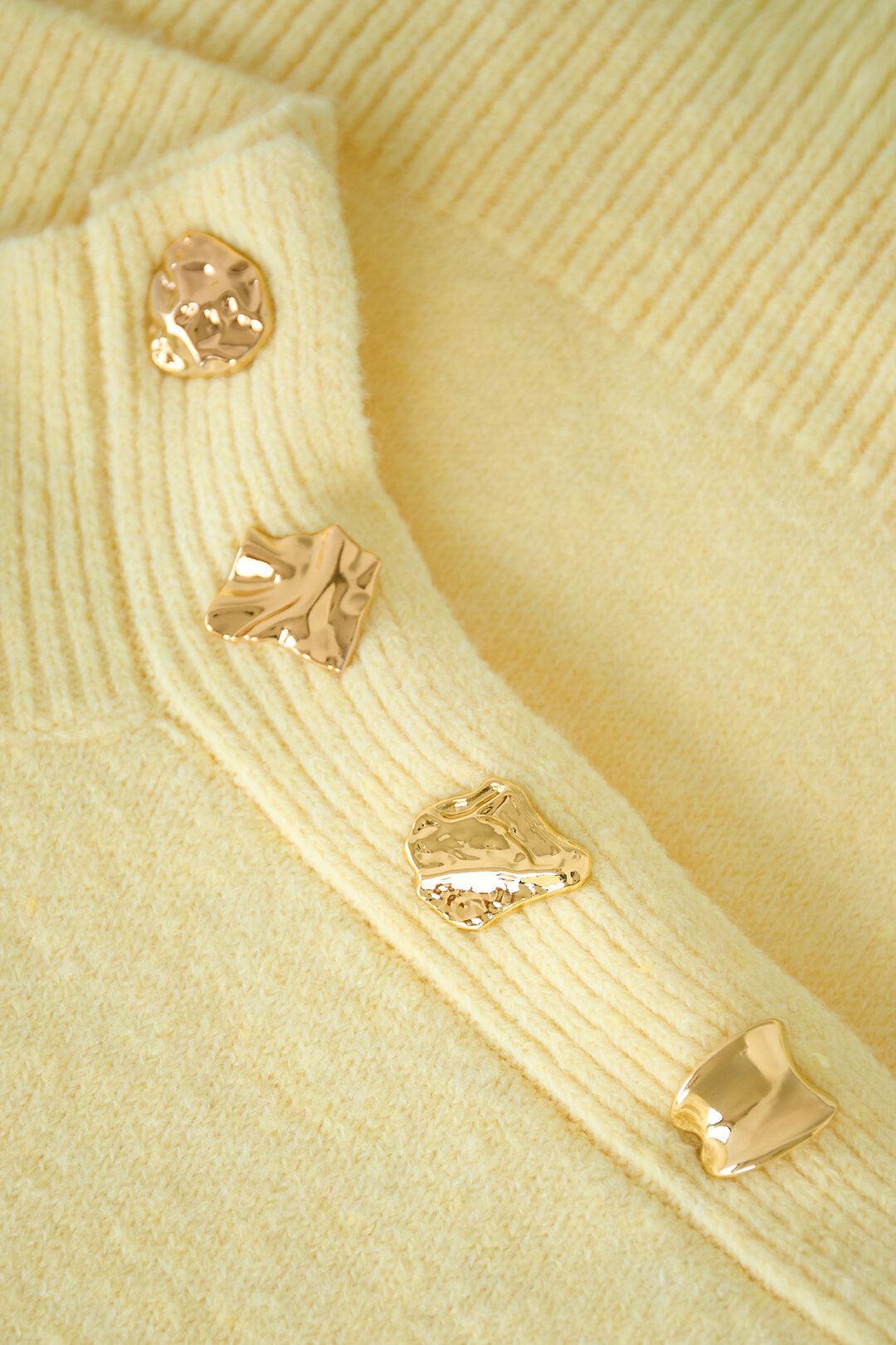 Cozy Knit Sweater for Fall/Winter in Trendy Colors