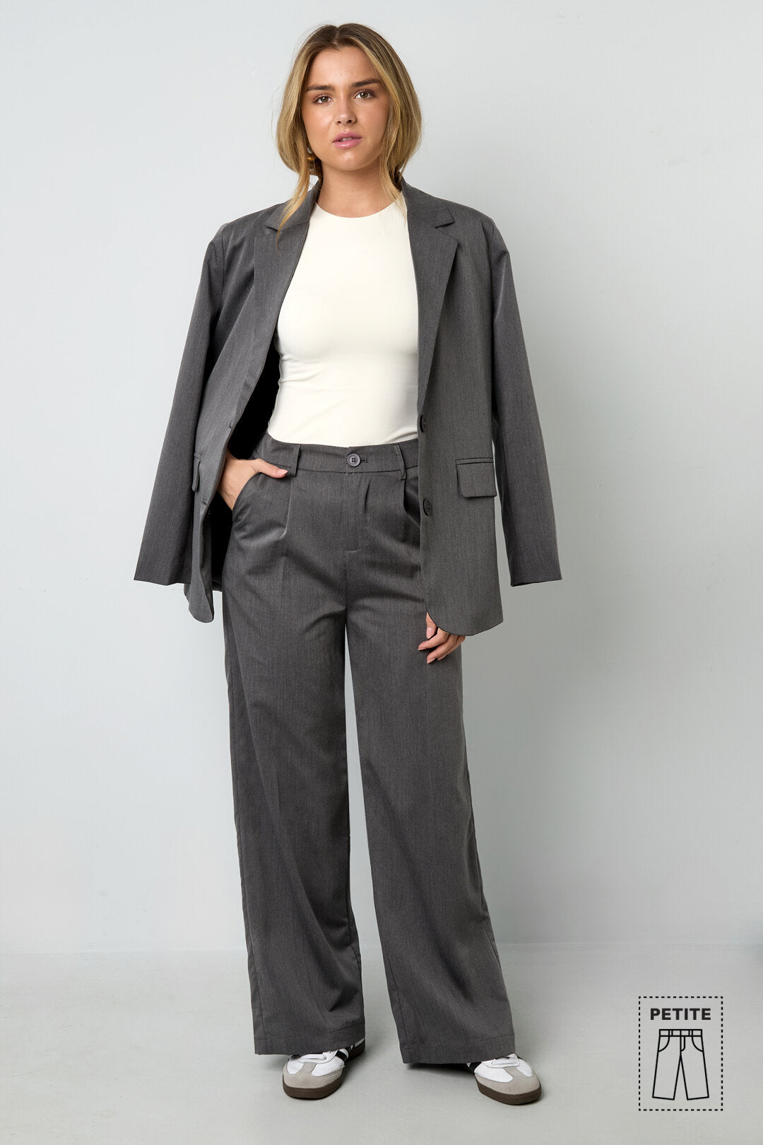 Stylish Straight Pants for Comfortable Fall/Winter Wear