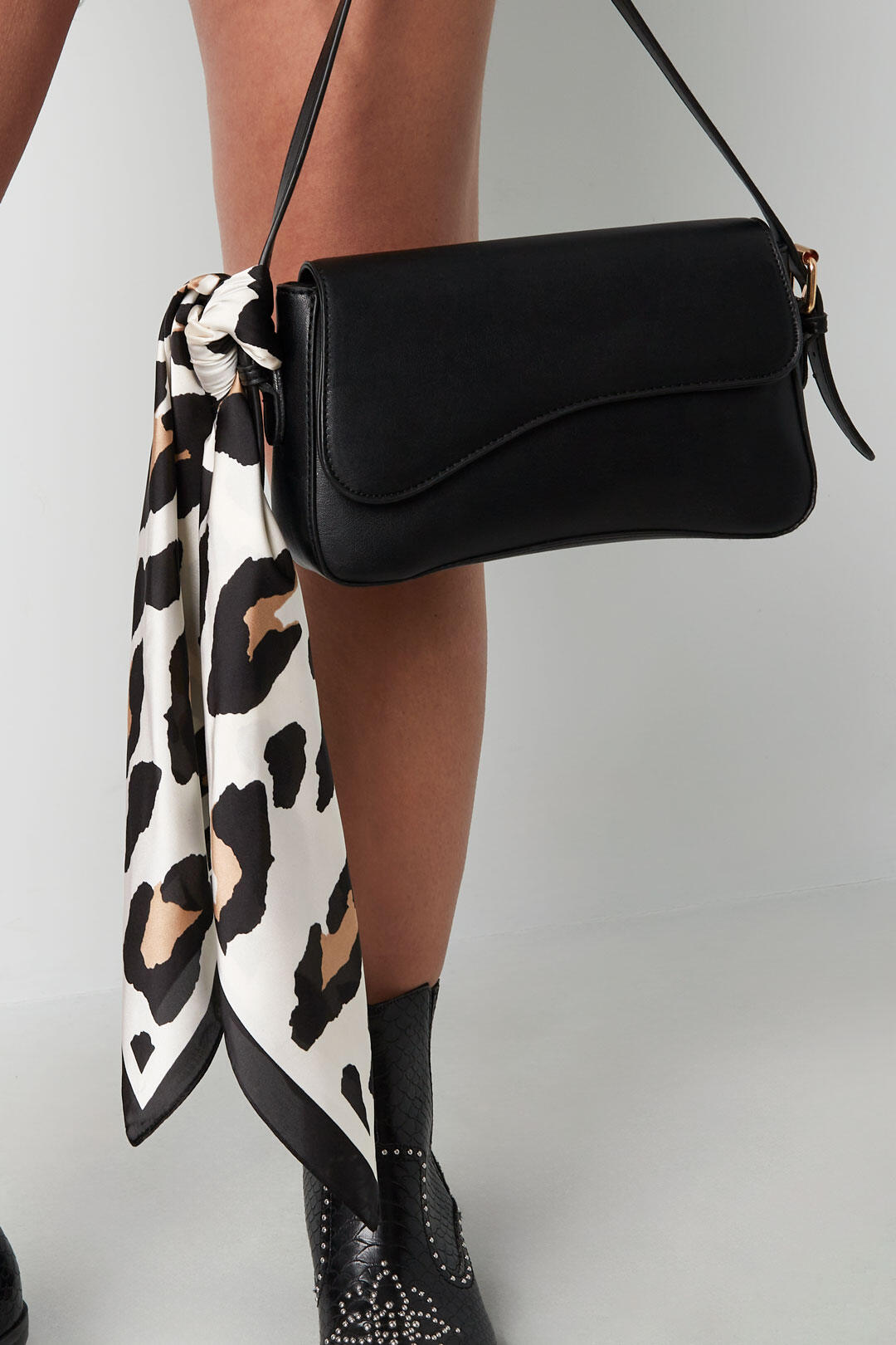 Elegant Leopard Print Summer Scarf for Women