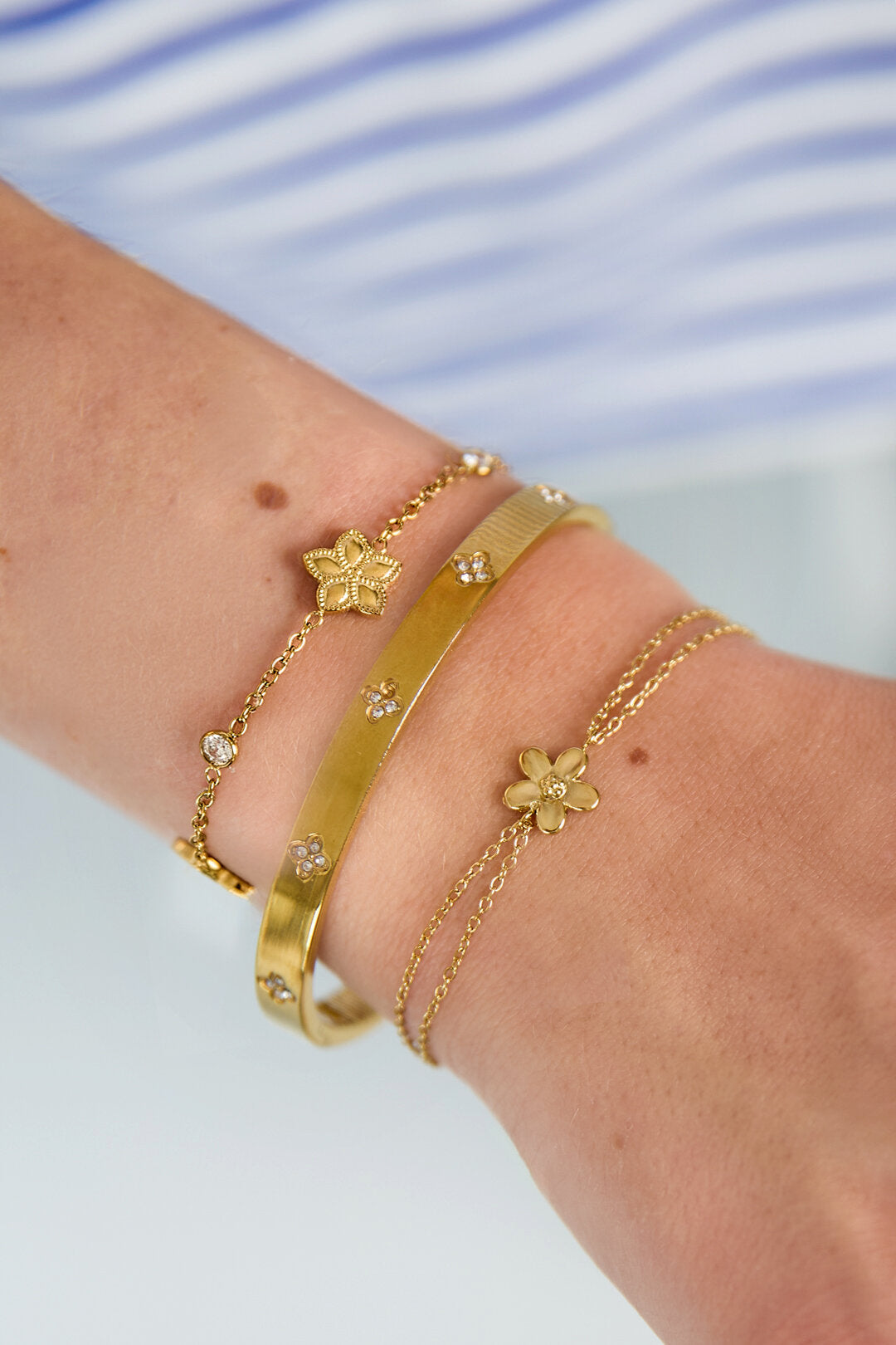 Stylish Stainless Steel Flower Charm Bracelet