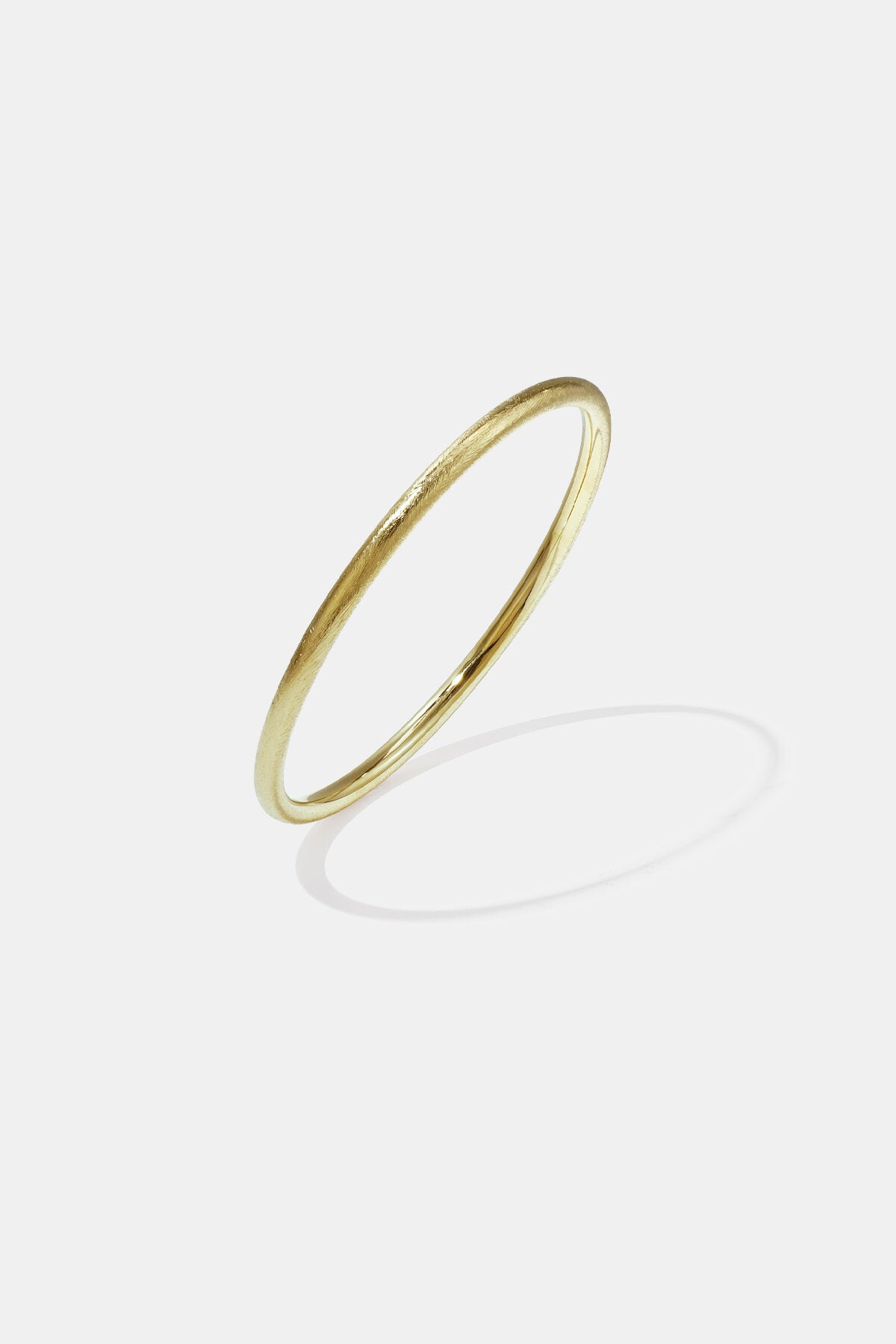 Elegant Lumé Bangle for All Occasions