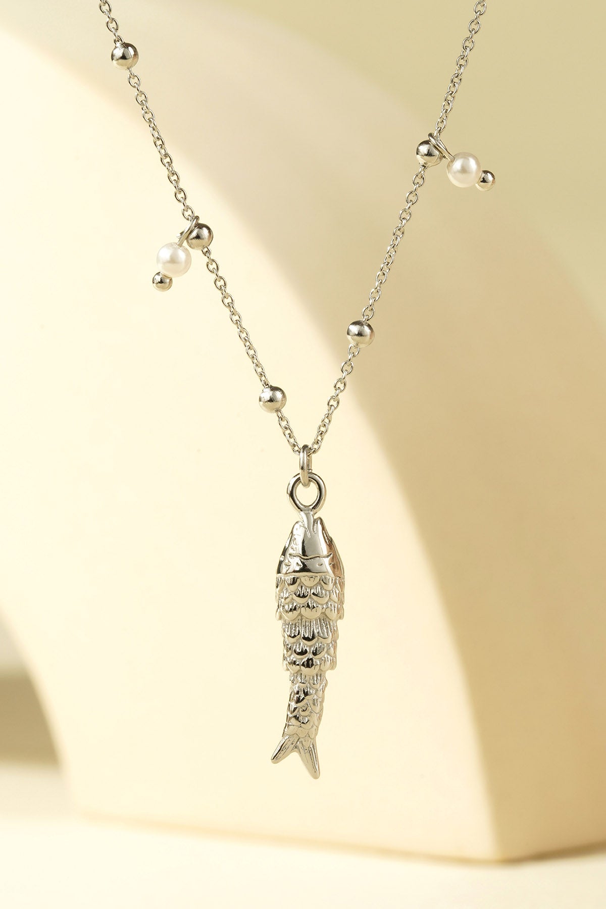Elegant Fish Pendant Necklace - Simple & Stylish