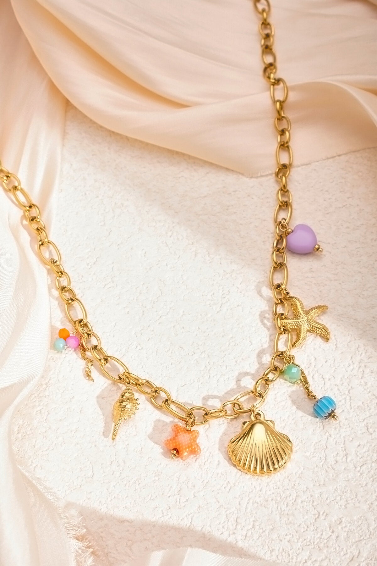 Elegant Gold-Toned Short Necklace for Spring/Summer