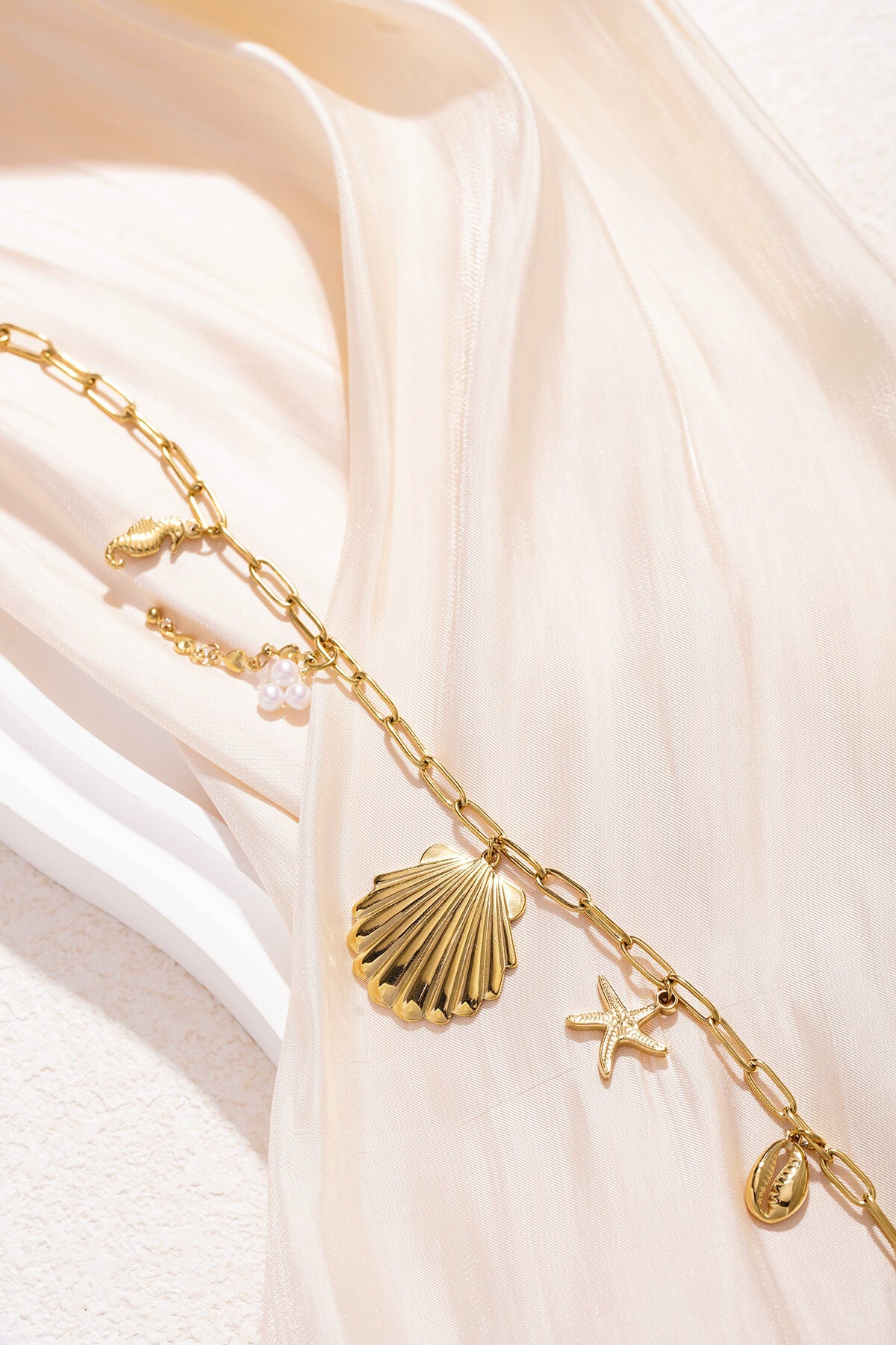 Elegant Gold Colored Clavicle Necklace for Women