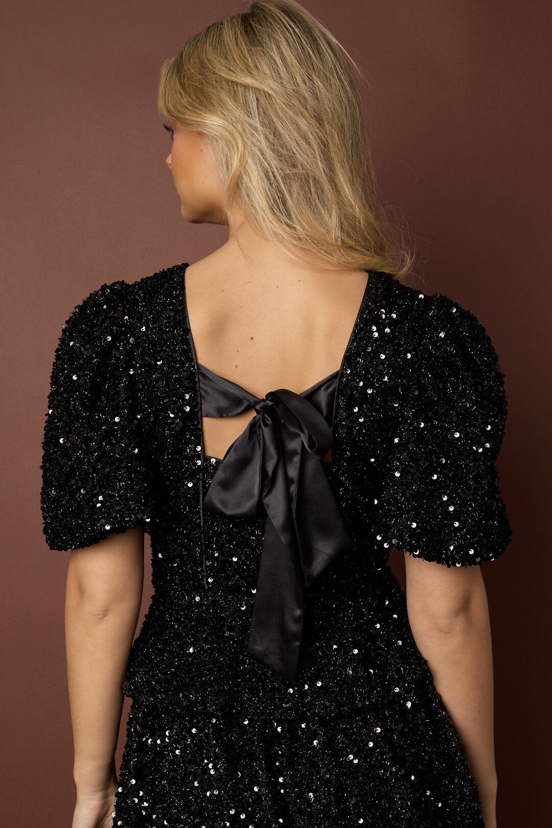 Elegant Sequined Short Sleeve Top for Fall/Winter