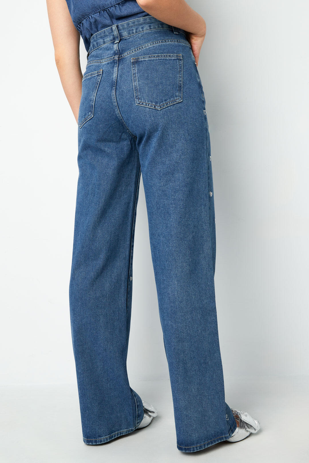 Stylish Comfort: Yehwang's All-Fit Denim Pants