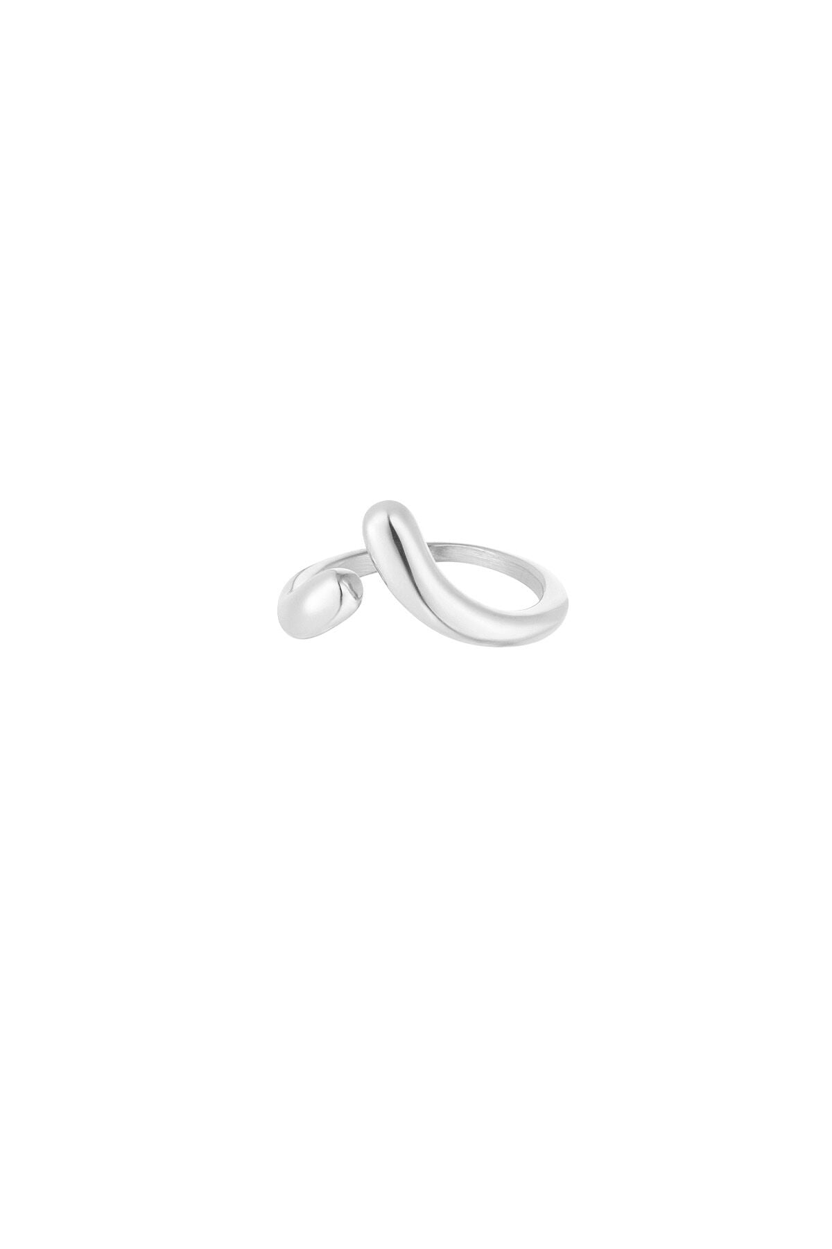 Elegant Minimalist Rings in Silver & Gold