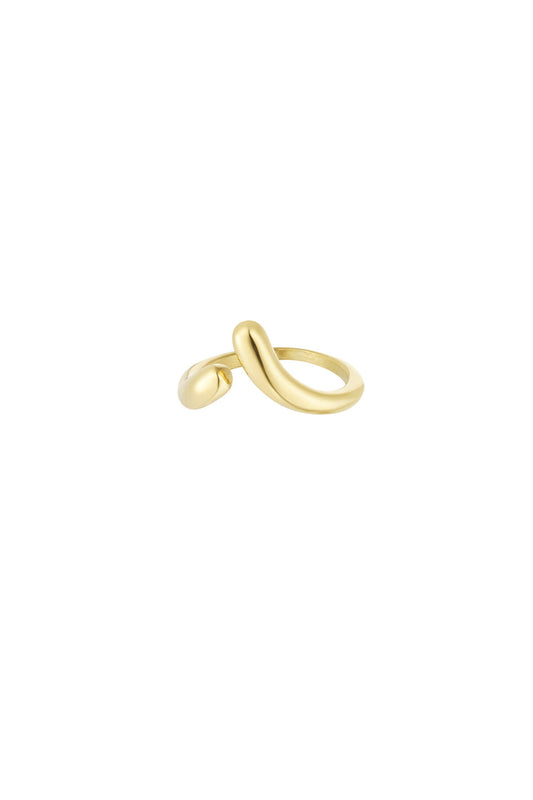 Elegant Minimalist Rings in Silver & Gold