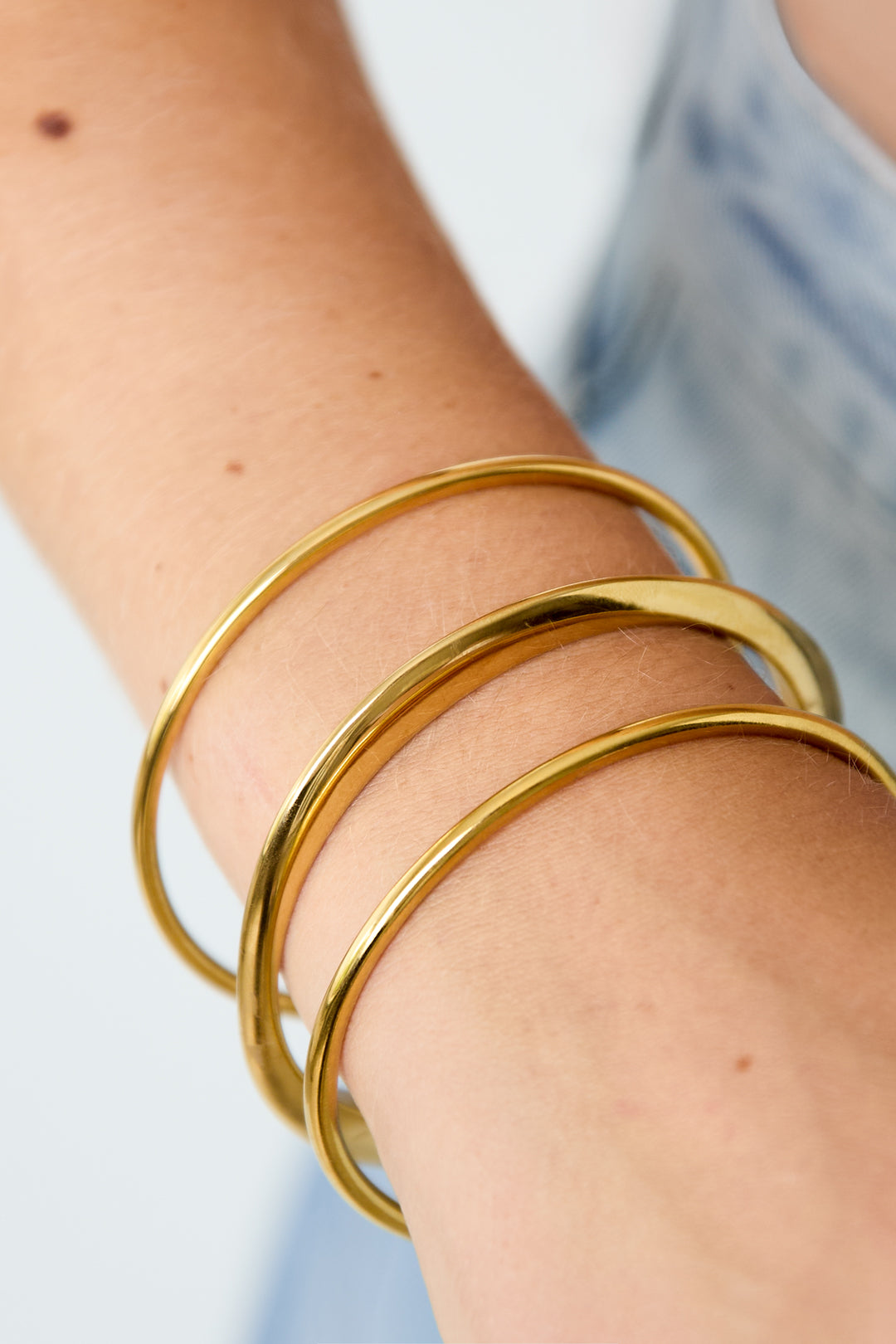 Wavy bangle