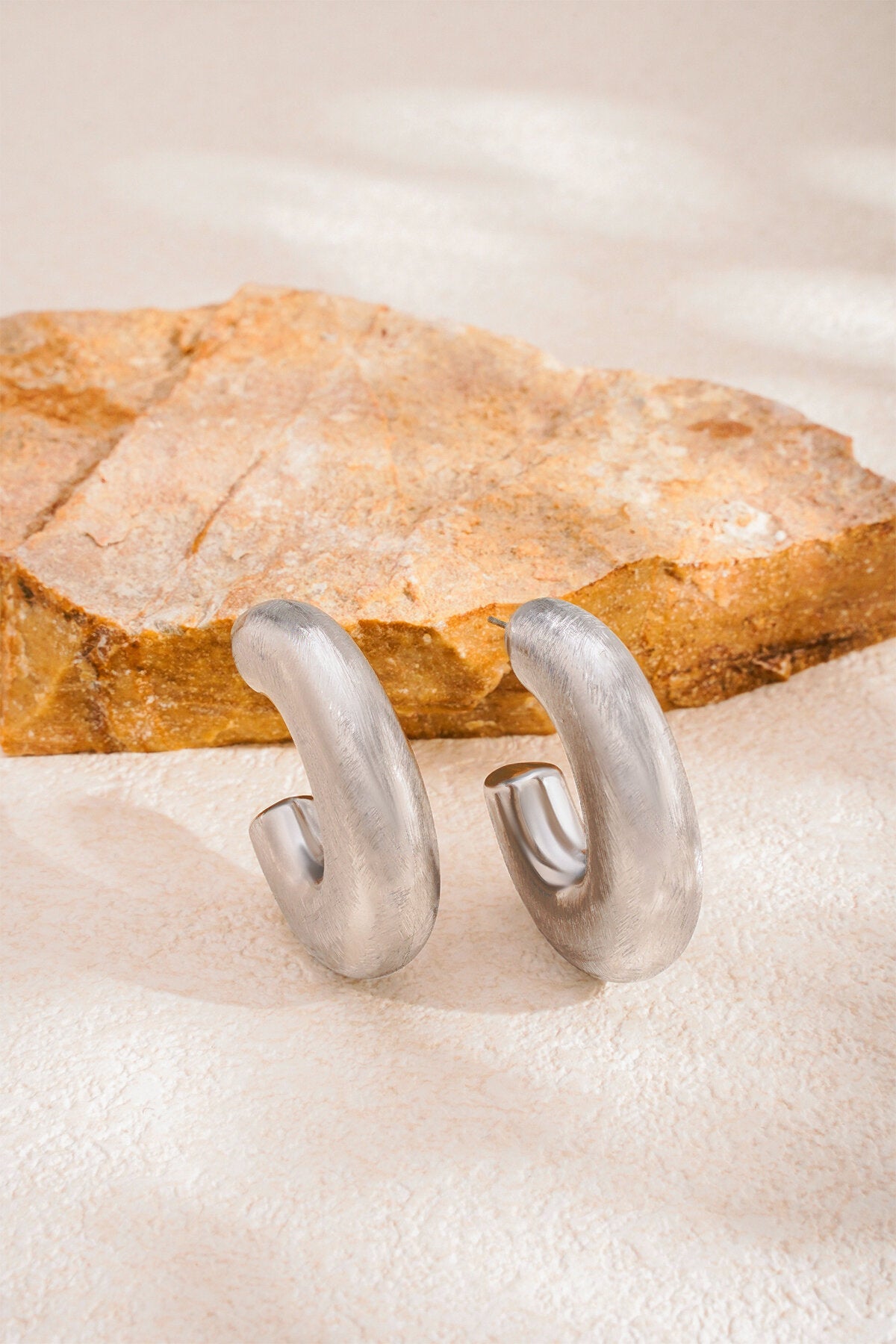 Elegant Basic Hoop Earrings in Silver & Gold