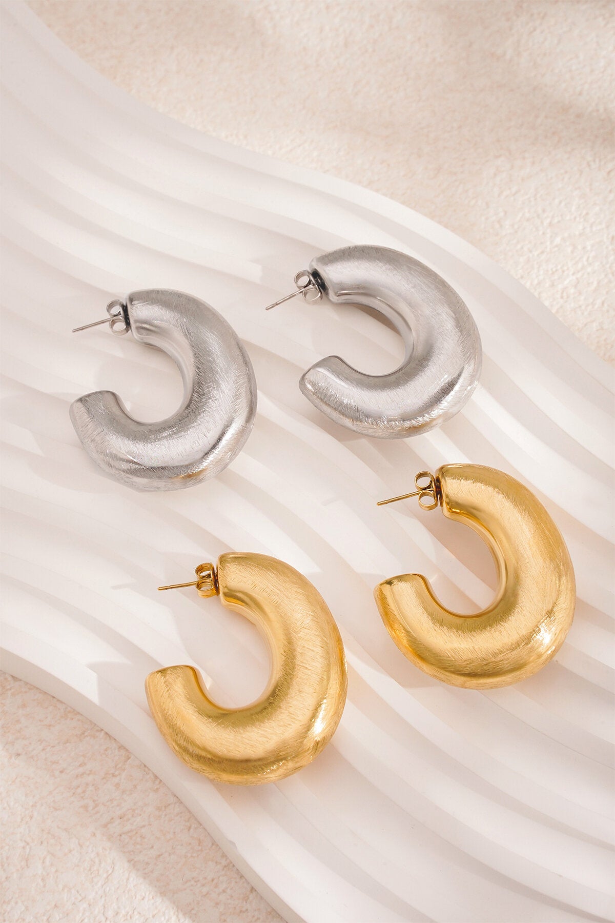 Elegant Basic Hoop Earrings in Silver & Gold