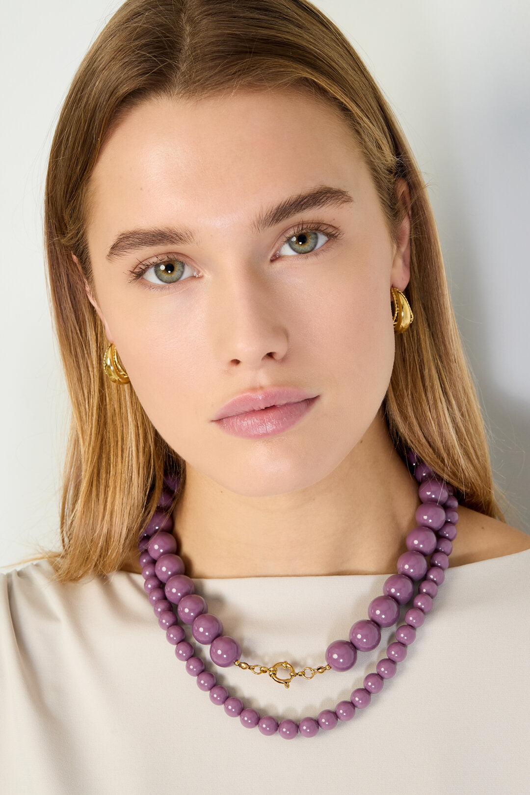 Stylish Resin Beaded Necklace for All Occasions
