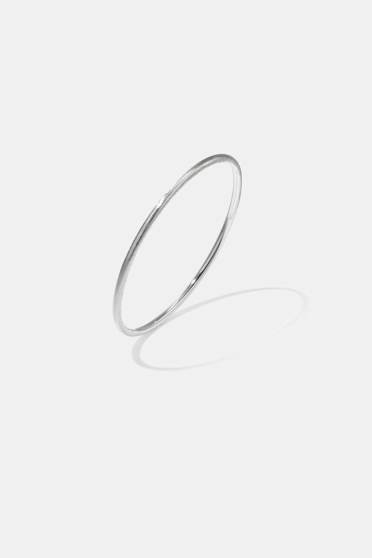 Elegant Lumé Bangle for All Occasions