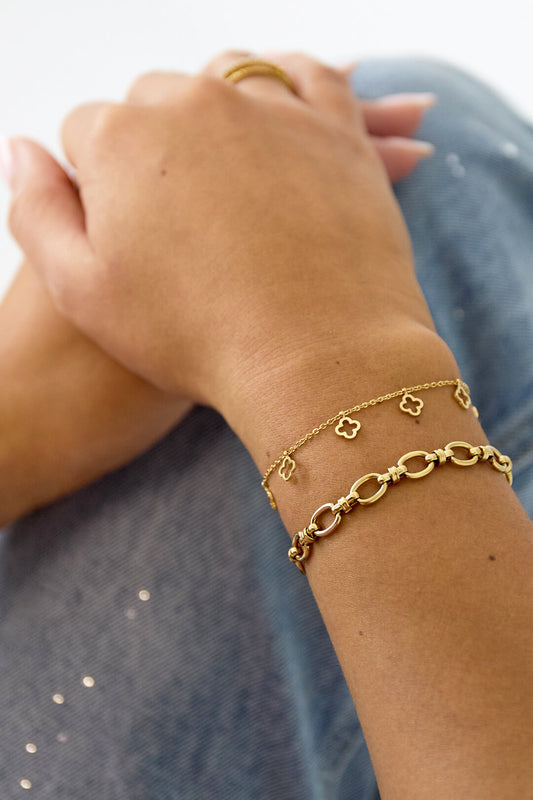 Stylish Clover Charm Bracelet for Everyday Elegance