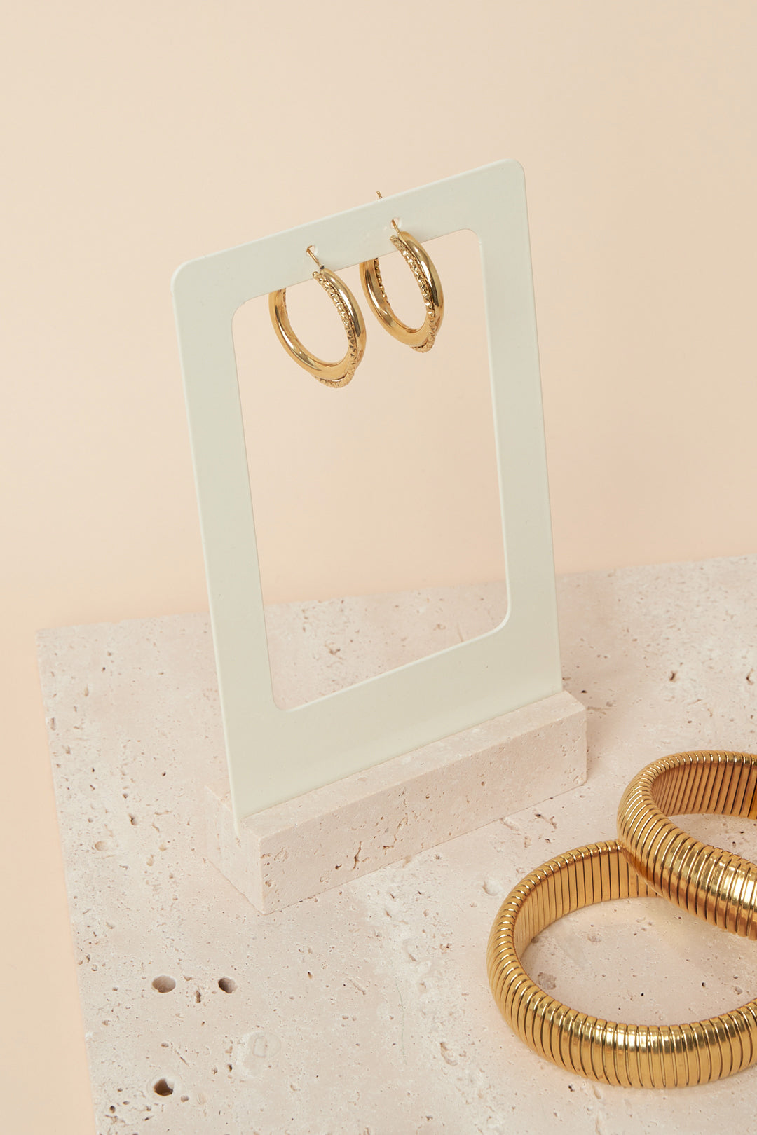 Elegant Off-White Earring Display for Everyday Use