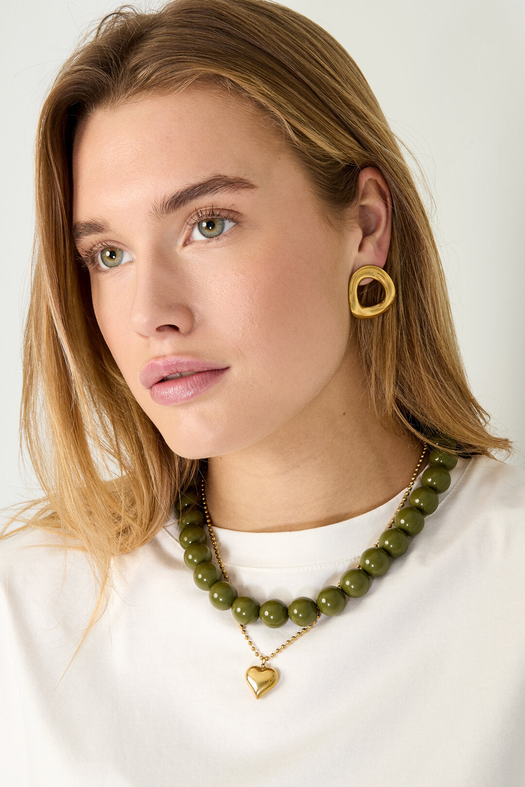 Stylish Resin Beaded Necklace for Everyday Wear