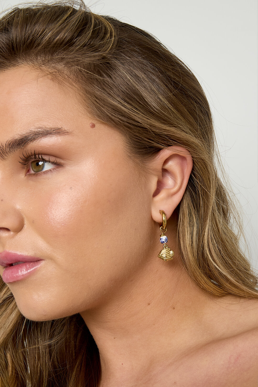 Elegant Gold Dangle Earrings for Spring/Summer