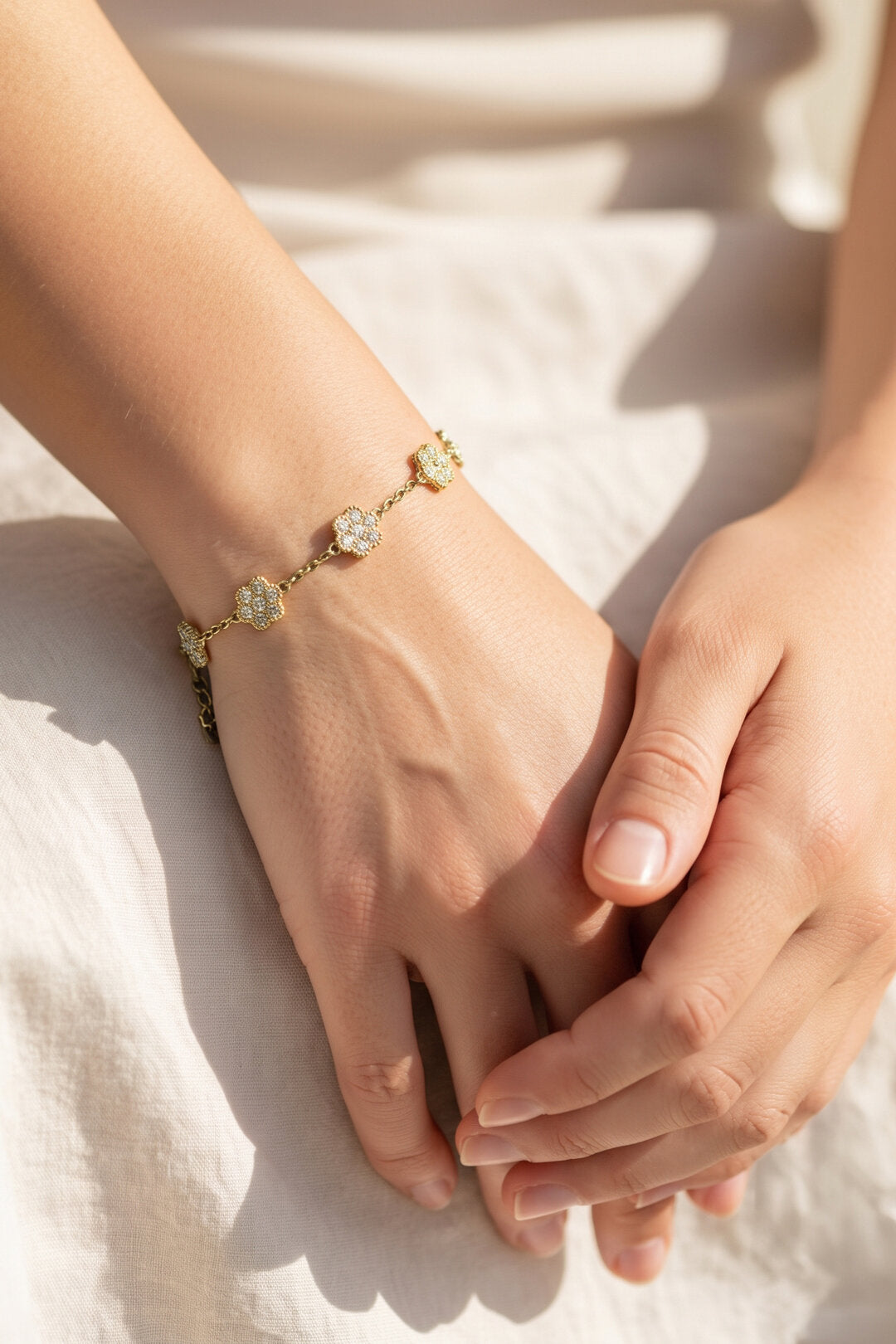 Elegant Flower Charm Bracelet for Everyday Wear