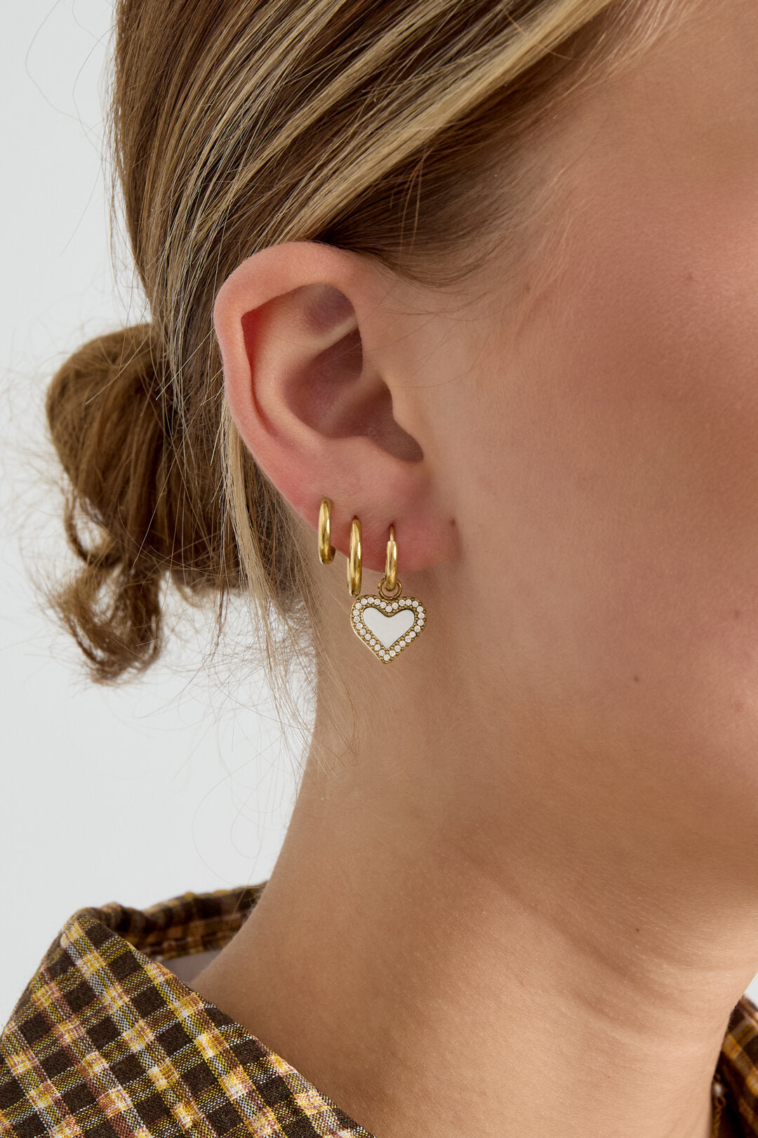 Elegant Heart-Shaped Shell Drop Earrings
