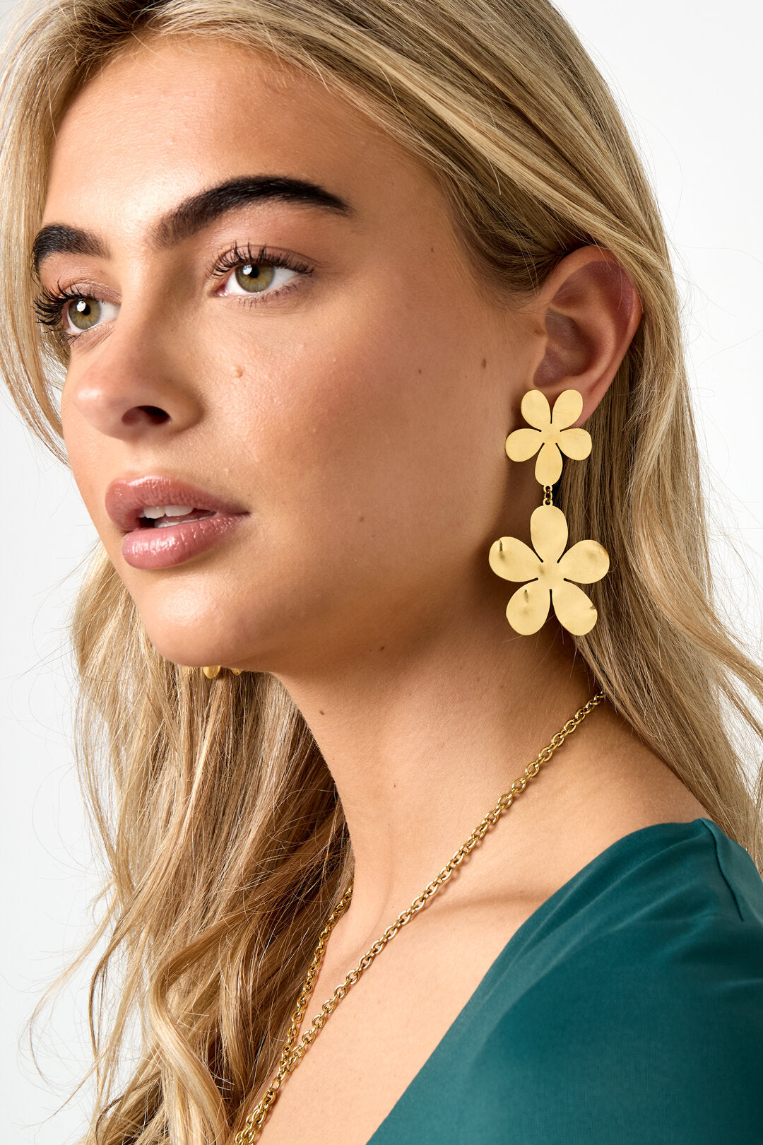 Stylish Gold Drop Earrings for All Occasions