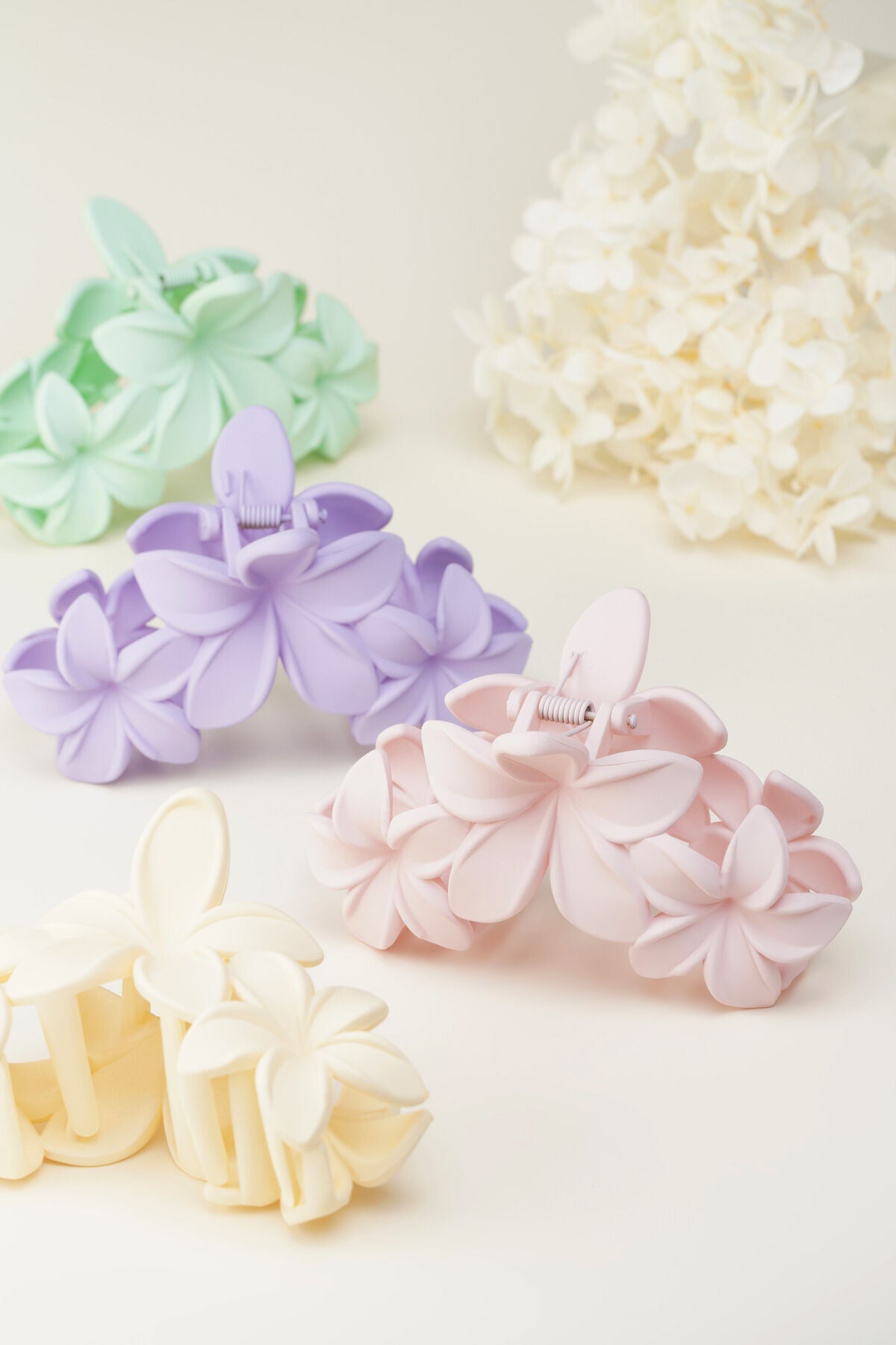 Chic Flower Hair Clips for All Occasions