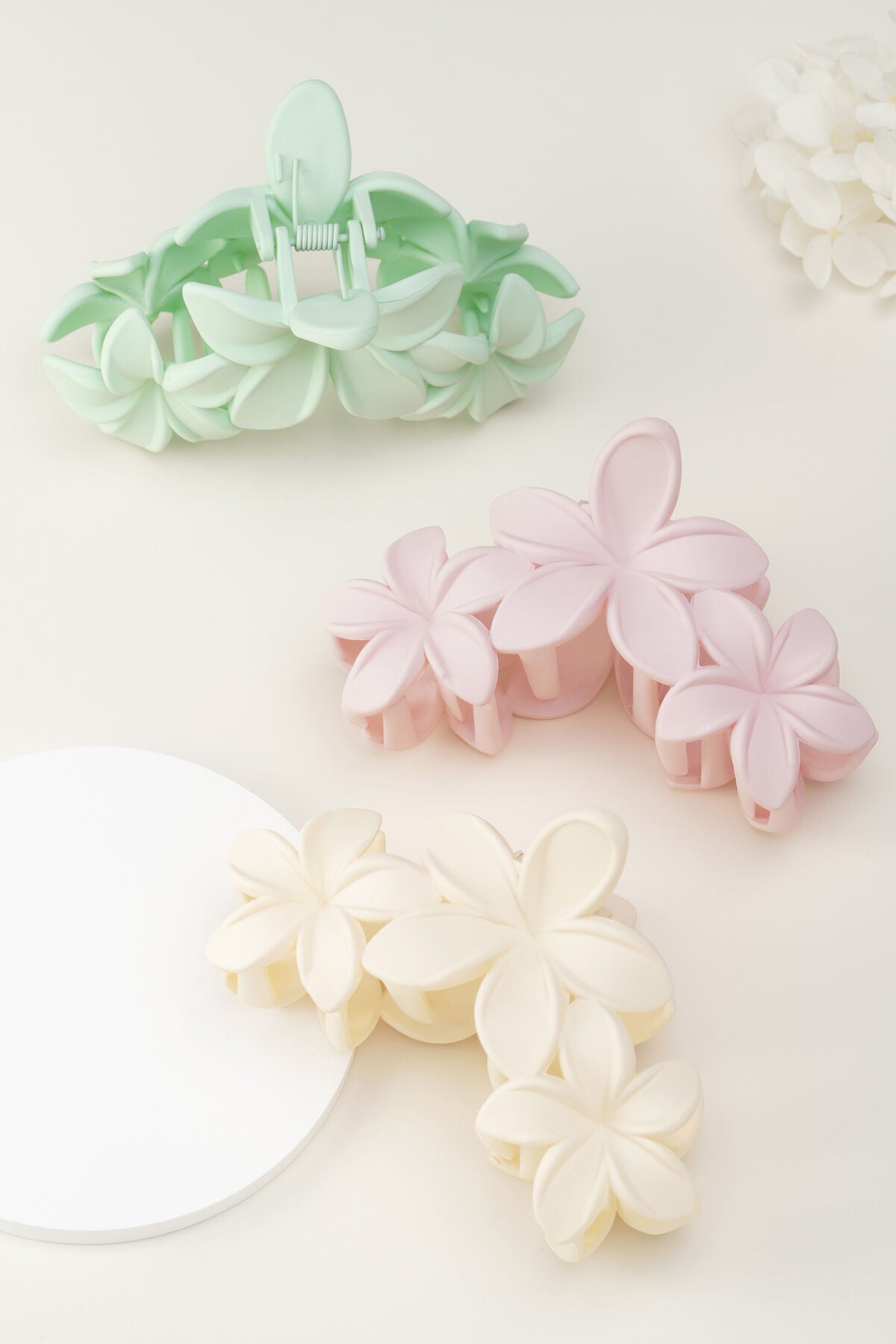 Chic Flower Hair Clips for All Occasions