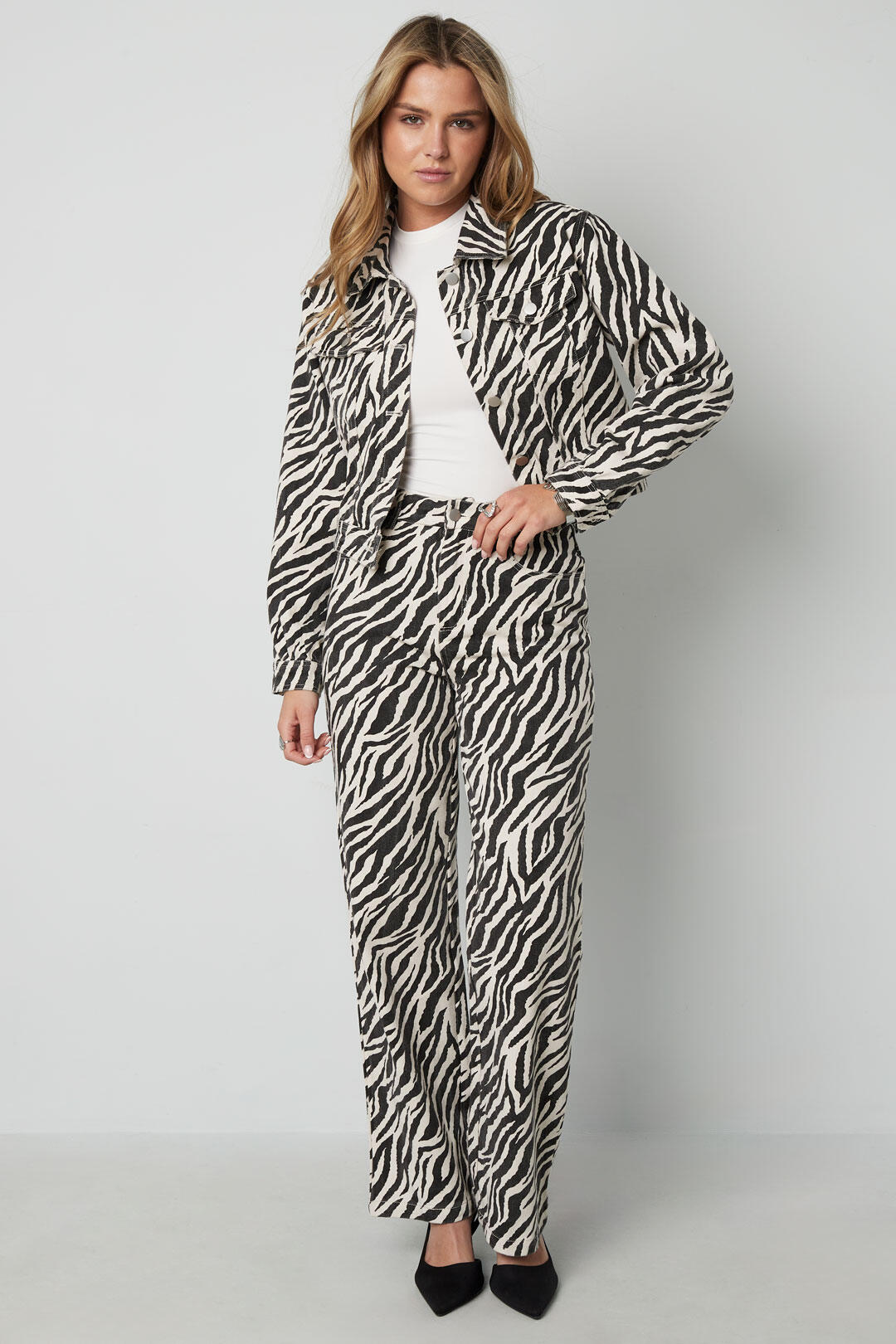 Stylish Black Zebra Stripe Denim Pants for Casual Wear