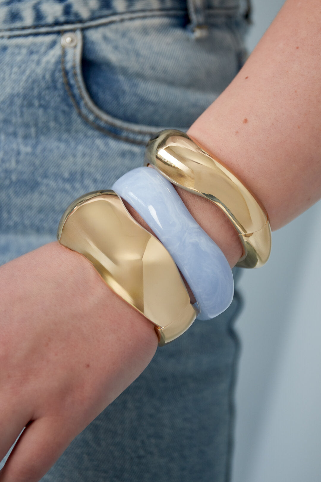 Elegant Gold Irregular Bangle for Everyday Wear