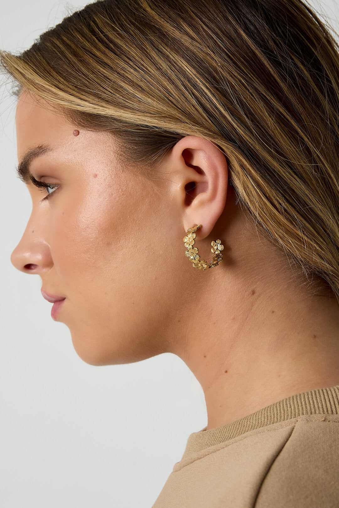 Elegant Flower Hoop Earrings for All Occasions