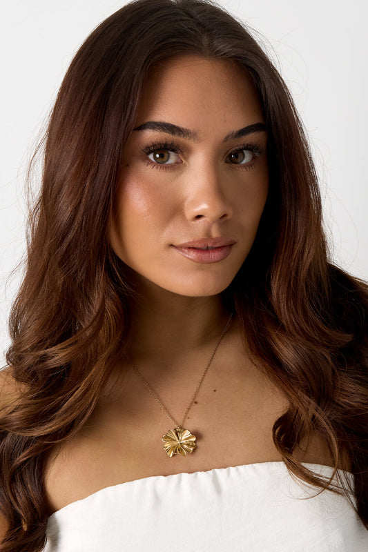 Elegant Flower Pendant Necklace for Daily Wear