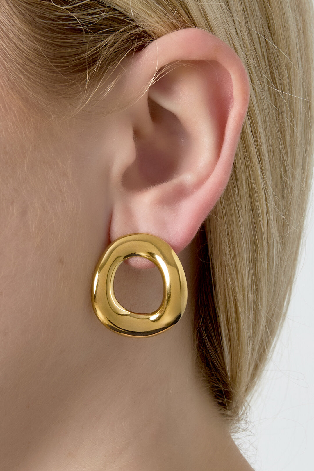 Stylish Circle Stud Earrings for Everyday Wear