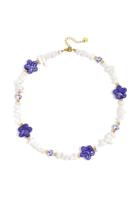 Elegant White Beaded Necklace for Spring/Summer Romance