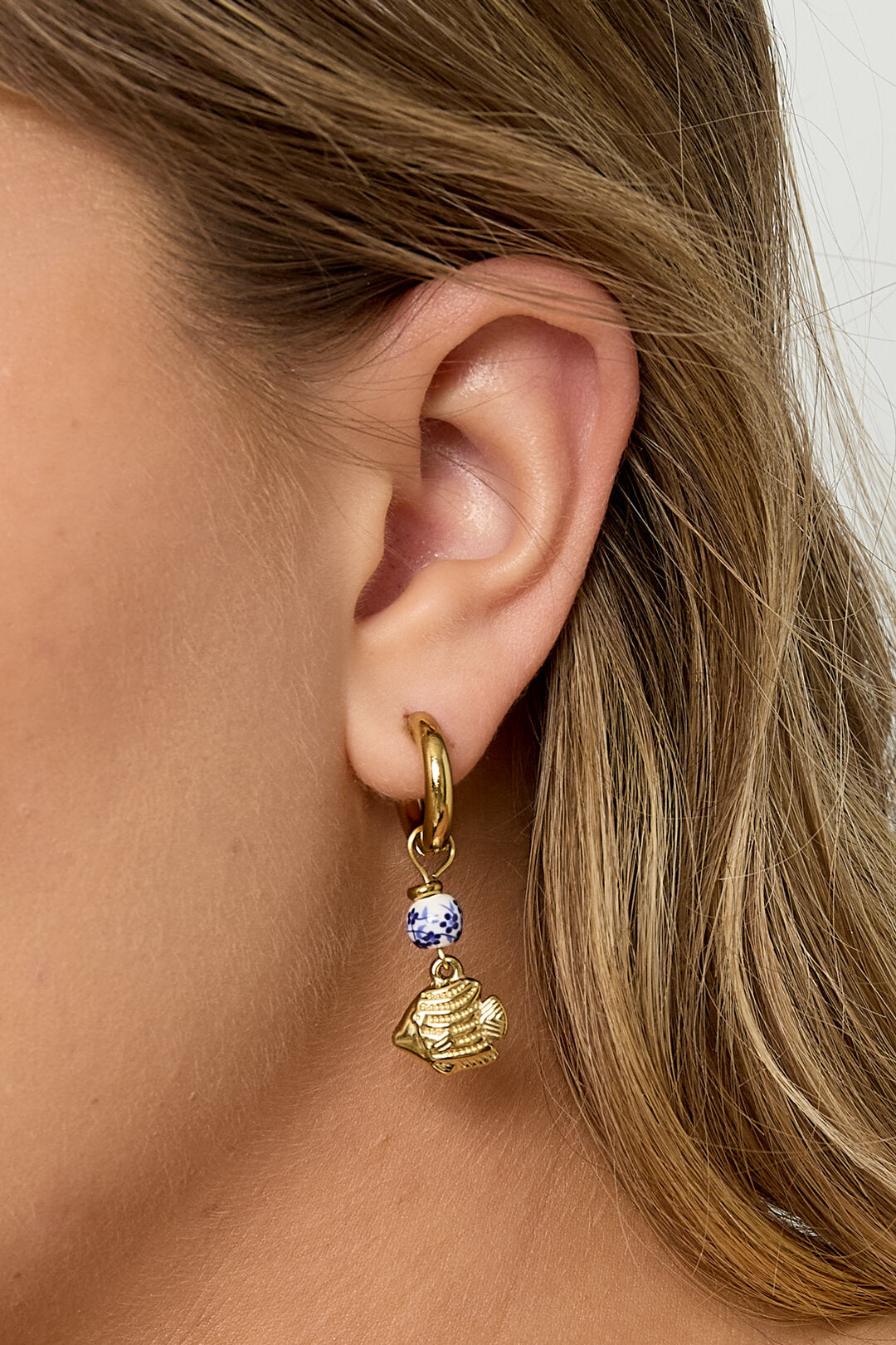 Elegant Gold Dangle Earrings for Spring/Summer