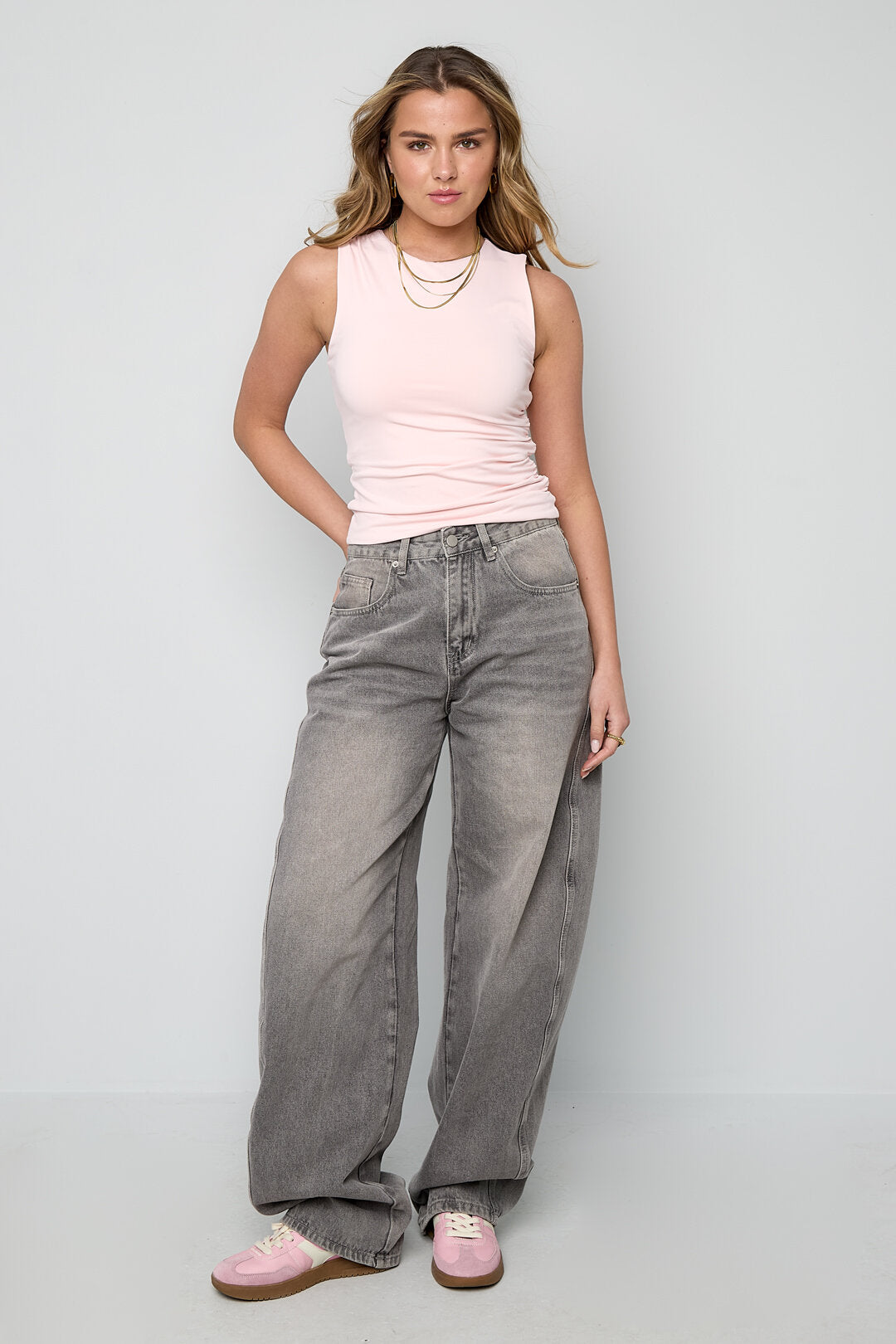 Elegant Knitted Sleeveless Top for All Shapes