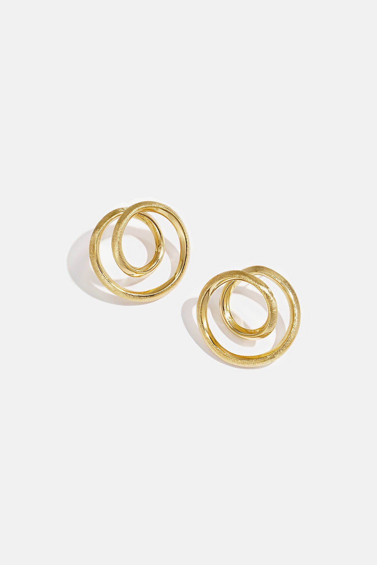 Elegant Gold Circle Stud Earrings for Everyday Wear