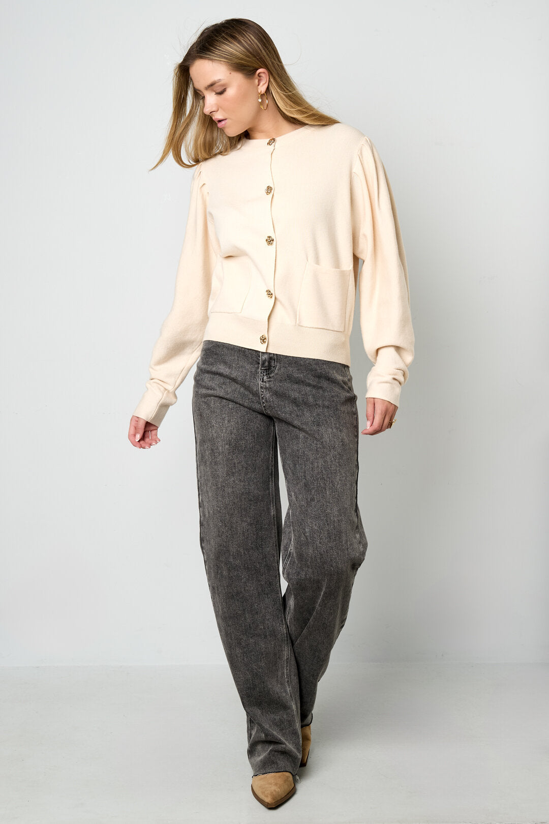 Soft Viscose Knit Cardigan for Cozy Fall Days