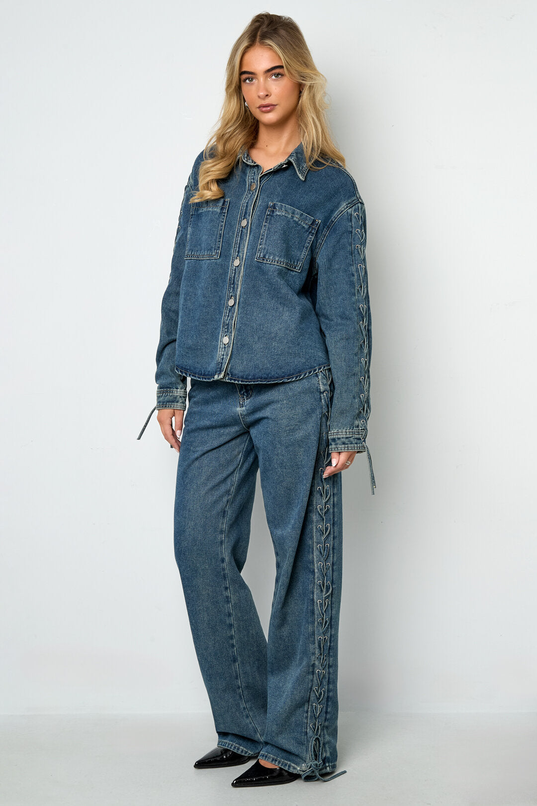 Stylish All-Fit Denim Jacket in Blue and Beige