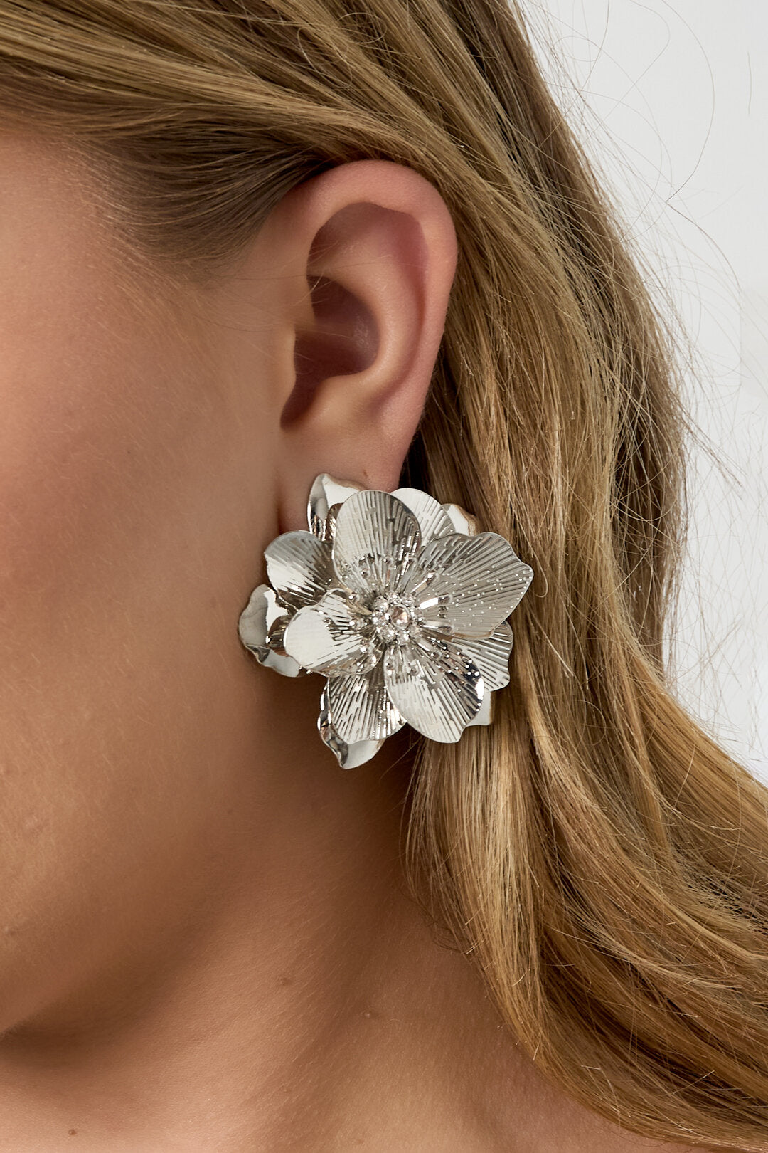 Elegant Flower Stud Earrings for Women, Luxurious & All Fit