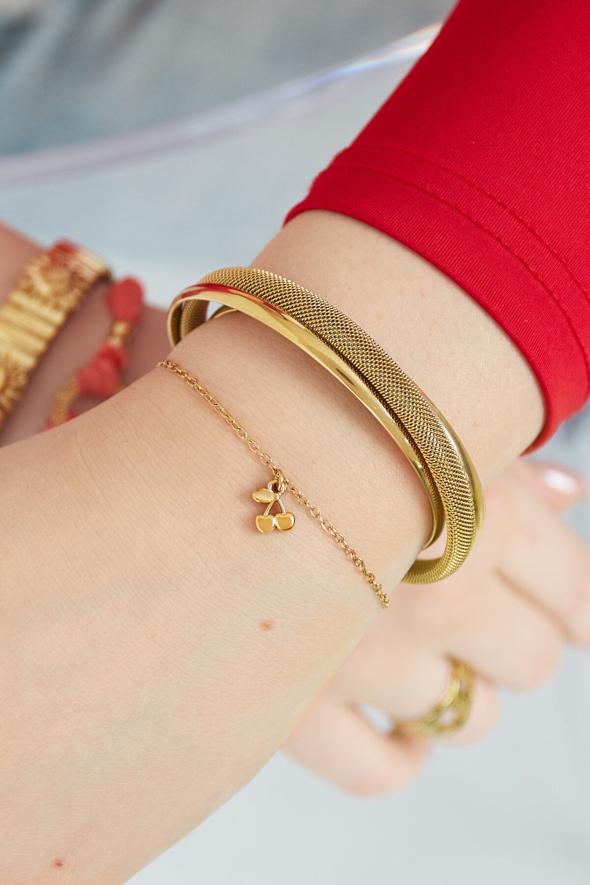 Elegant Gold Charm Bracelet for Stylish Women