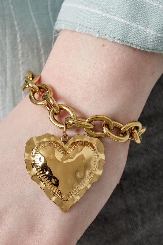 Elegant Heart Charm Bracelet for Everyday Wear