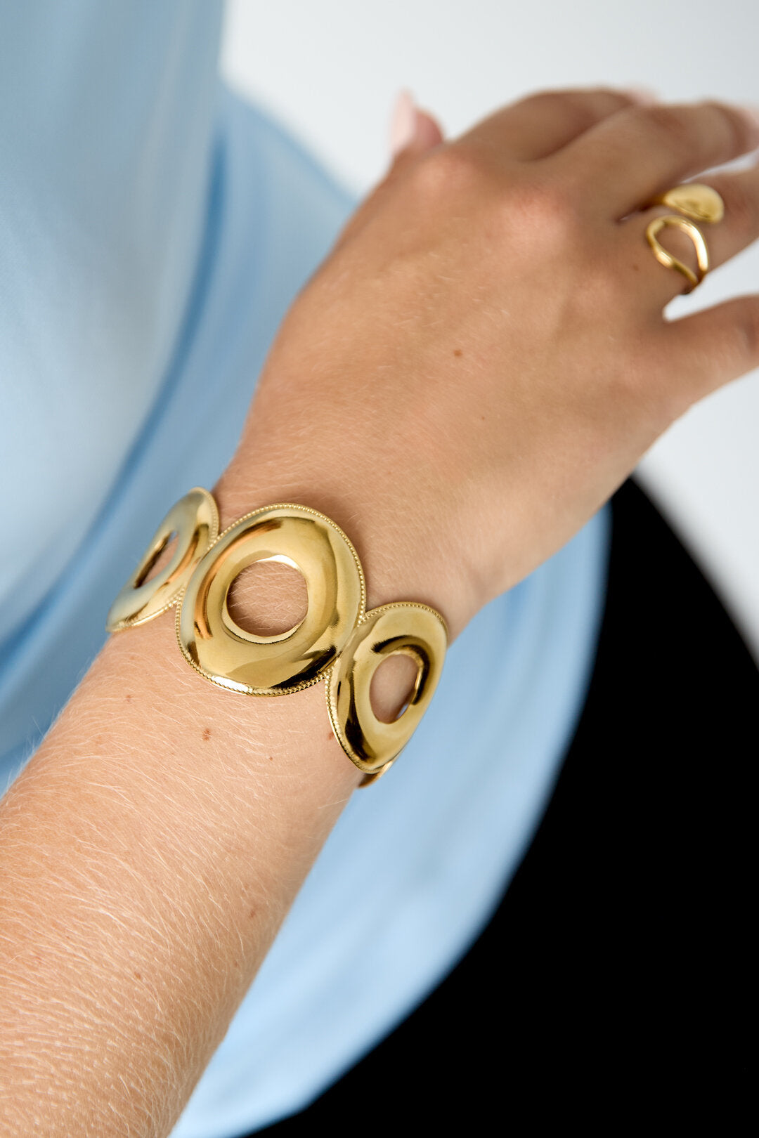 Elegant Gold Cuff Bracelet for All Occasions