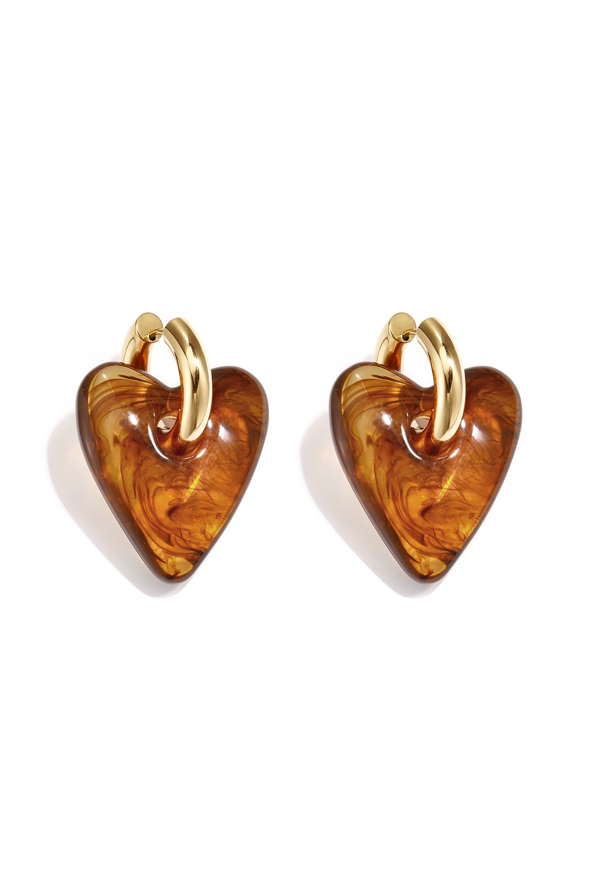 Oorringetjes met hartvormige hars hanger in tortoise-look