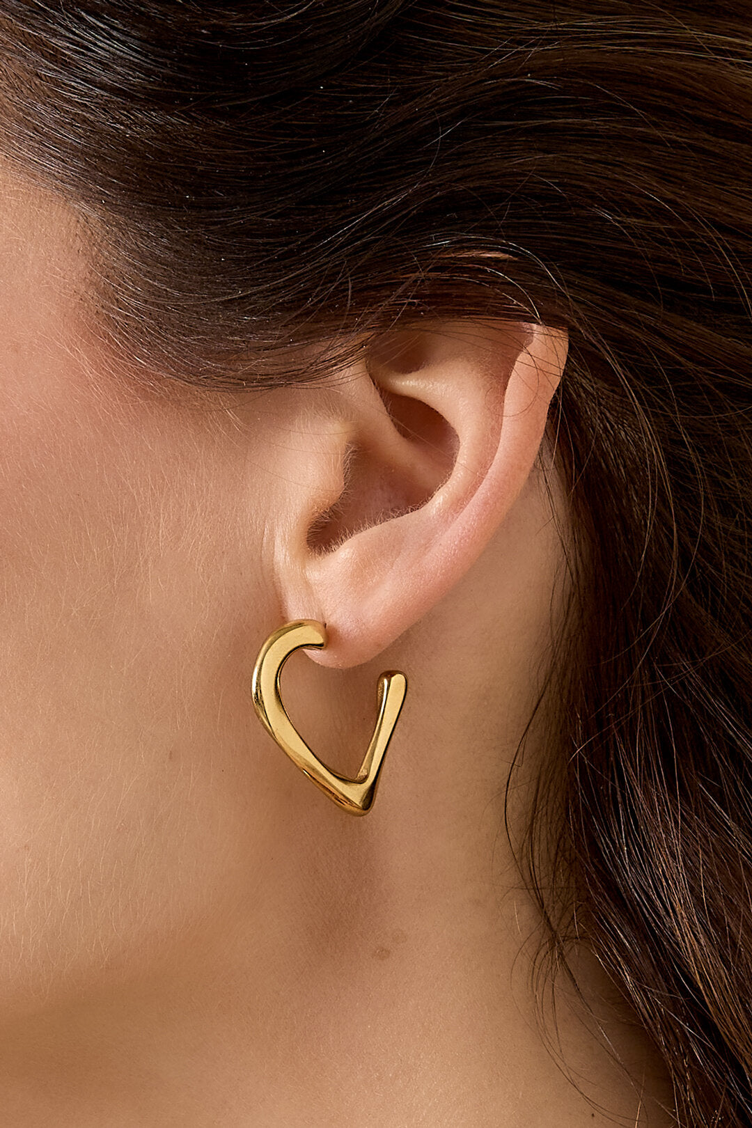 Lumé Simple Heart Hoop Earrings - Timeless Elegance